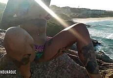 Teasing pussy show on Florianópolis beach?