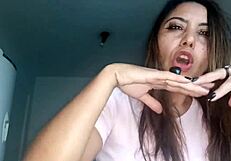 Sarah Rosa disapproves of men