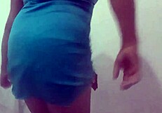 Sussi Duran Latina Dances Reggaeton with Energetic Moves