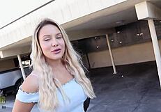 Kylie Büyük Memelerine Creampie Alıyor