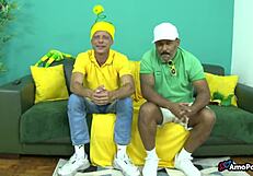 Chamei meu amigo pra assistir o jogo do neymar aqui em casa e acabamos comendo minha enteada e minha esposa juntos 😏