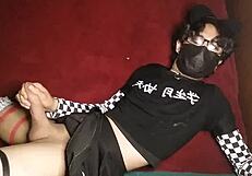 i dress as femboy and masturbate watching myself uwu