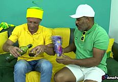 Chamei meu amigo pra assistir o jogo do neymar aqui em casa e acabamos comendo minha enteada e minha esposa juntos 😏