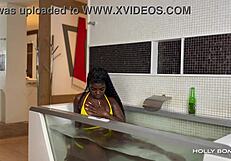 أنا أصبح جامحا في الحمام مع سحقي الشرير