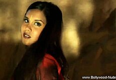 Pretty Bollywood girl strips nude in sensual dance