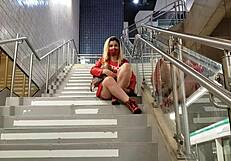 Essa Loira É Muito Safada, Adora Provocar Pussy Em Público