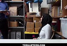 Ella Knox seduces the guard to avoid cops