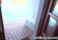 Si Pria Tak Terlihat Dapat Blowjob POV Liar dengan Hisapan Hardcore dalam Twist Interaktif