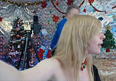 Watch Roxy paint her nipples? So sexy and cute!