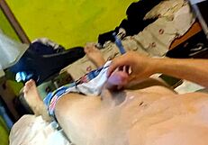 ayun se masturba en su habitacion