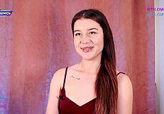 jolie shows off her naked butt in pornstar style