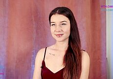 jolie shows off her naked butt in pornstar style