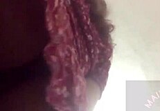 Bajo la falda de mi vecinita latina casera