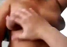 me monto pa’ excitarlo y sacar su lechita