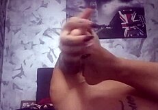 Blonde webcam girl worships feet