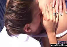 Drei britische College-Lesben in Outfits beim oralsauren Toy-Frenzy mit Arschlecken Rimjob und Arschfick