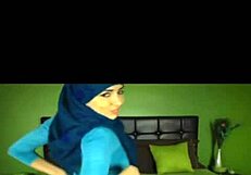 Sexy Arab Hijabi Twerking Her Big Ass – Can You Handle It?