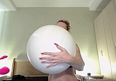 Curvy Alternative Babe Blows to Pop White Balloon for Looners