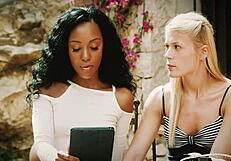 Sweet cat sits on Noe's face for some ebony lesbian fingering