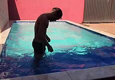 Hey, pjtx and alerquina, let's try anal in the pool, says renan martins