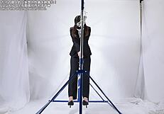 Woman Masturbates Over Rope Fetish