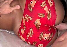 esposa sedenta por pica vai pra cama com shortinho curto pra provocar o marido