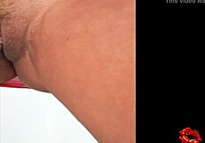 Sarışın Milf Dışarıda Güneşlenip Azdırıyor