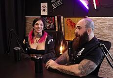 eles estavam transando e uma buceta apareceu na cara dele - queen e iron