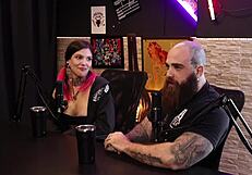 eles estavam transando e uma buceta apareceu na cara dele - queen e iron