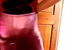 Mistress Lucy Diamond Twerks Her Goddess Booty.