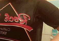 Amateur explores wet bra fetish in bath