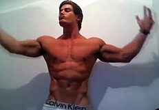 jeff seid hd flexes his muscular body in high definition