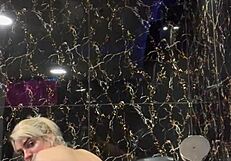 Кто хочет жаркий секс в джакузи с сексуальной блондинкой вроде меня?