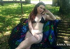 Cewek Telanjang Pamer di Pantai Umum