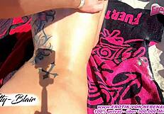 Saksalainen teini-tyttöystävä ja mä villiinnymme ulkona creampieilla