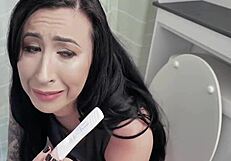 I'm the hot stepmomma lily lane fucking my stepson's dick