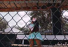 Jaylainc трясет большой жопой в бейсбольном костюме