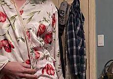 Japanese beauty diminishes: the big breasts and round eyes; in replace, small breast and big ass