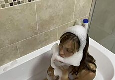 Singing in the bath with a relaxed and naked vibe