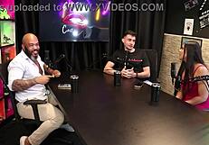 Gabriel And Julia Show Ass And Pussy