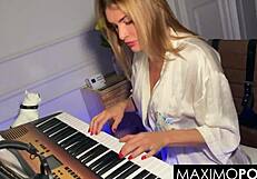 Kitana, play that sloppy footjob on my cock!