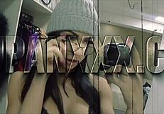 morena bunduda exibindo no carro stella loupan