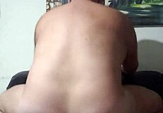 Chupando e quicando na tora do camelô com paixão!