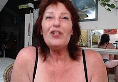 Redheaded dawnskye sucks kizzy off his feet! 😘