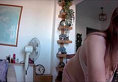 Mariaold alte MILF neckt mit riesigen natürlichen Titten in sexy Wäsche