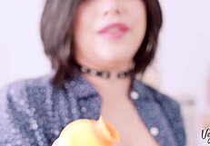 sex toy review selena vega tries honey ducky ii by funzze