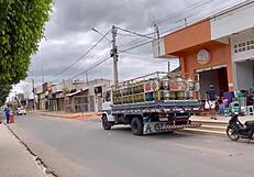 App driver bareback fucks young busty amateur Any Sousa in USA.