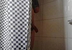 Сцена в ванной с Эндрю Бисцепсом и бисексуалом