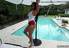 Luna Star Shows Off Her Amazing Ass In Horny Display