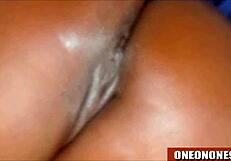 Сезонът е за свежа 18-19 годишна ебонова путка, капеща мокра от дилдо и пръсти